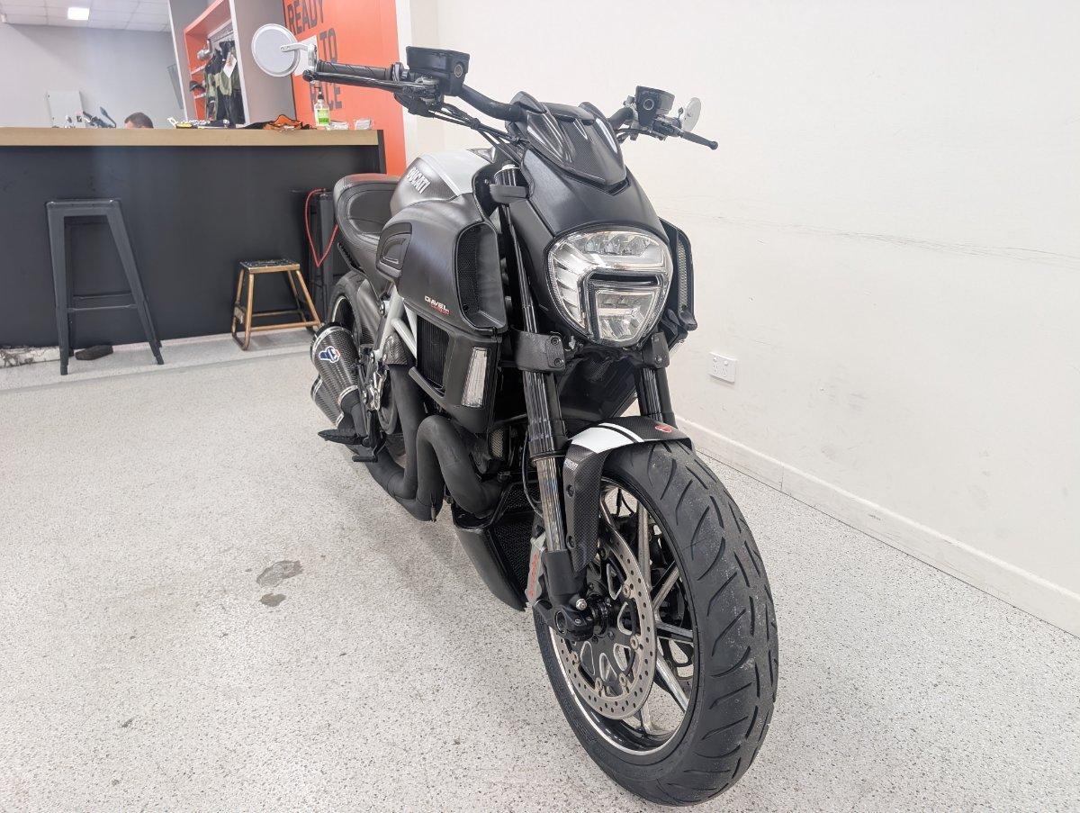 2015 DUCATI DIAVEL CARBON CRUISER