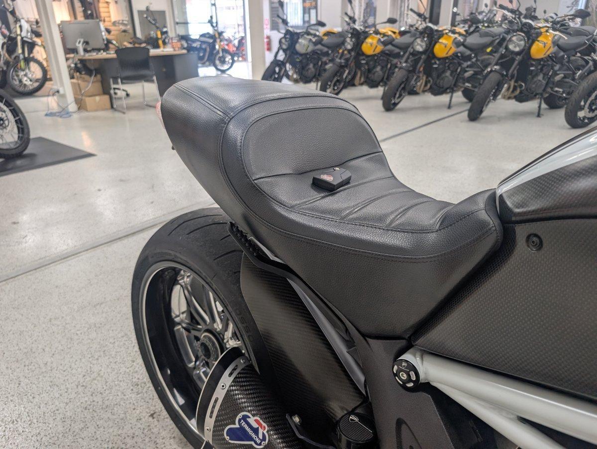2015 DUCATI DIAVEL CARBON CRUISER