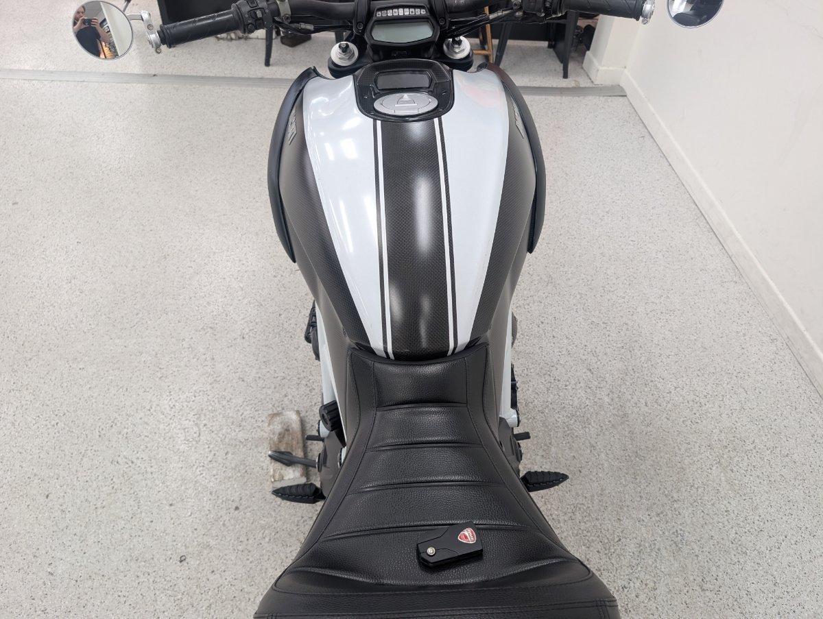 2015 DUCATI DIAVEL CARBON CRUISER