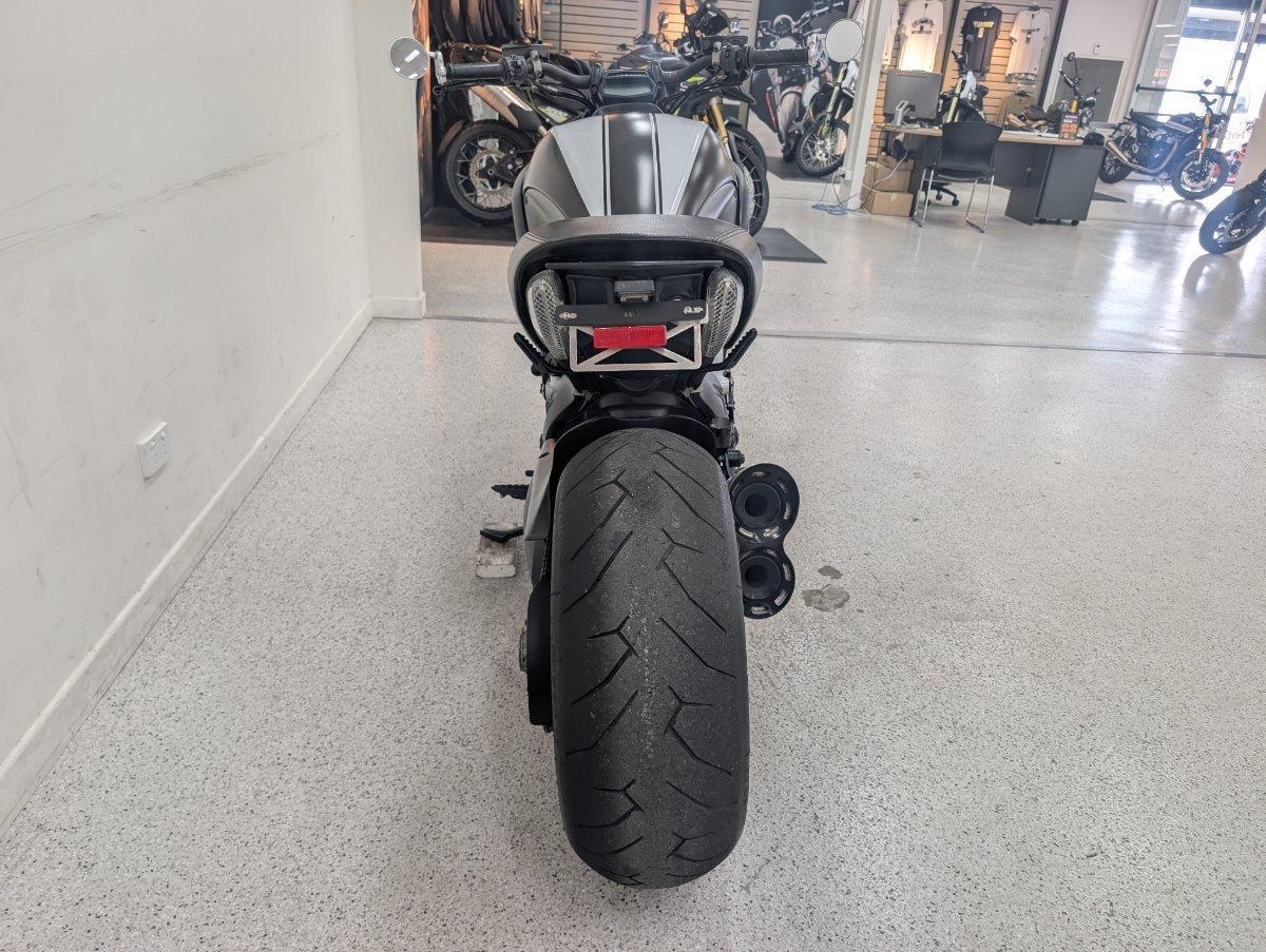 2015 DUCATI DIAVEL CARBON CRUISER