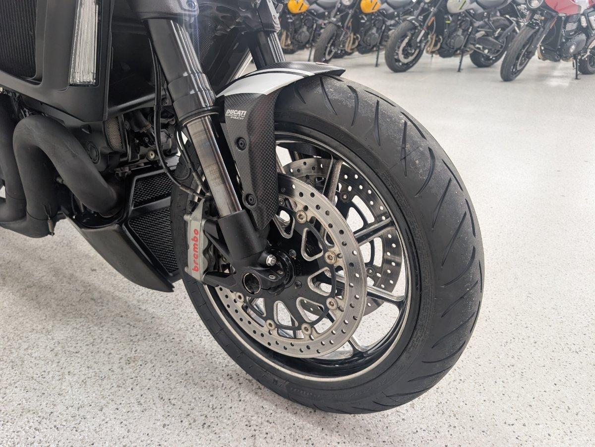 2015 DUCATI DIAVEL CARBON CRUISER
