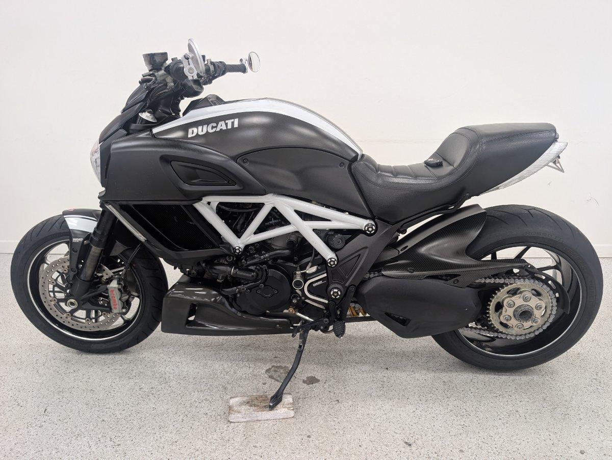 2015 DUCATI DIAVEL CARBON CRUISER