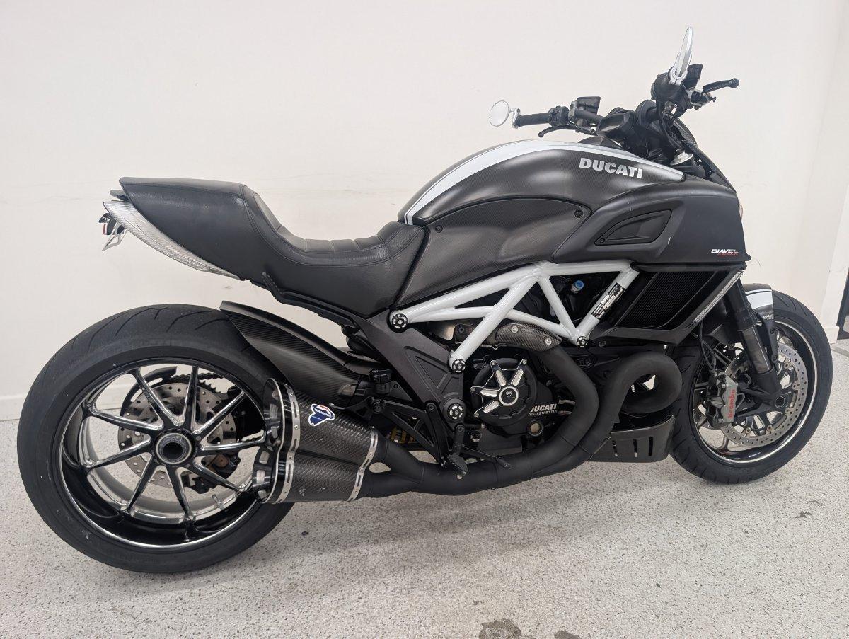 2015 DUCATI DIAVEL CARBON CRUISER