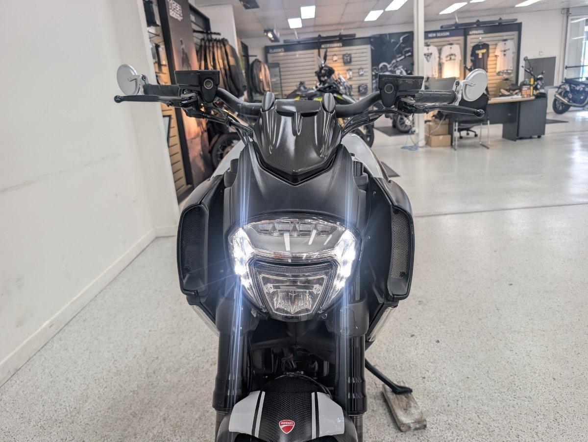 2015 DUCATI DIAVEL CARBON CRUISER
