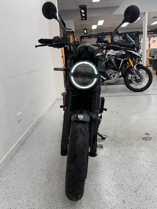 2022 HUSQVARNA SVARTPILEN 401 ROAD