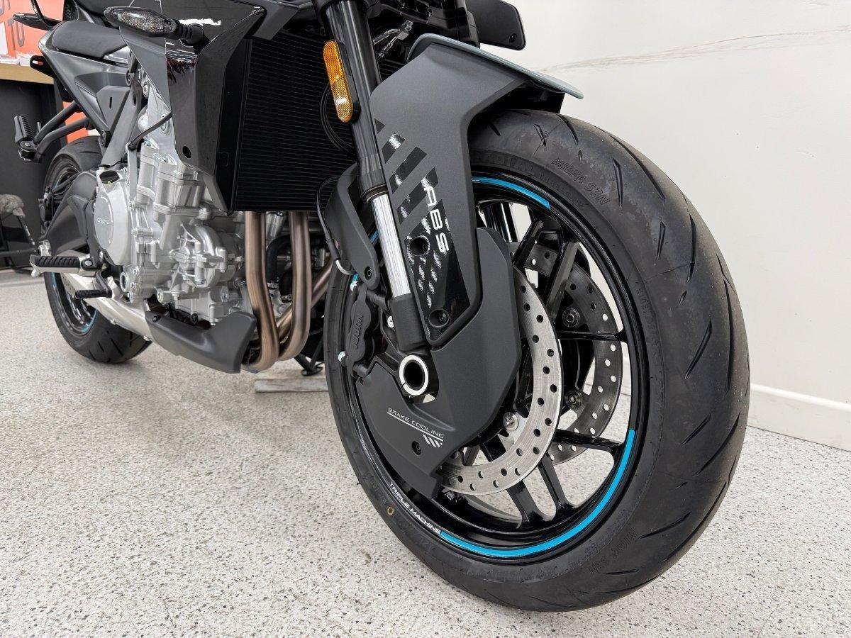 2025 CF MOTO 675NK ABS ROAD