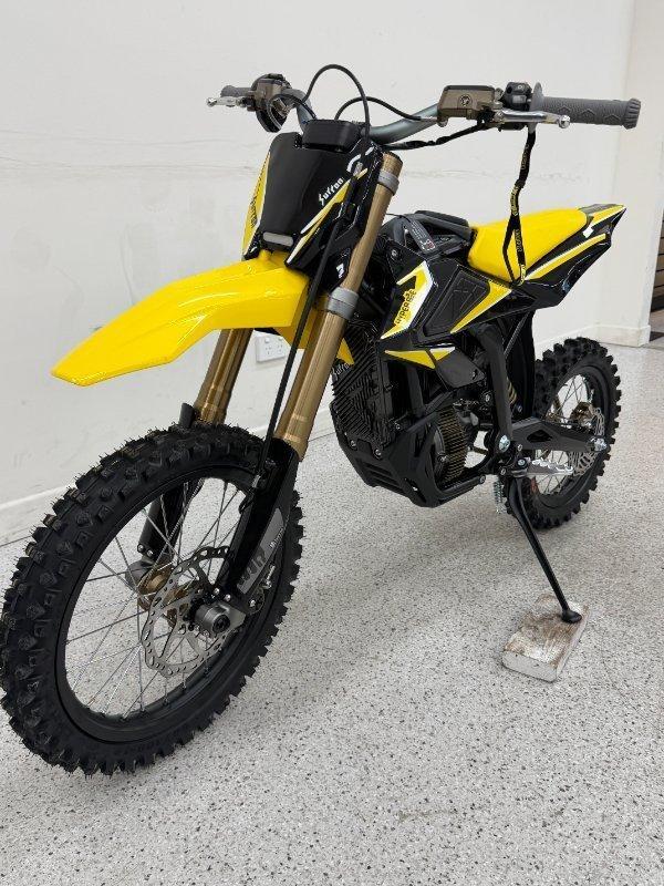 2025 SUR-RON HYPER BEE 14/12 TRAIL