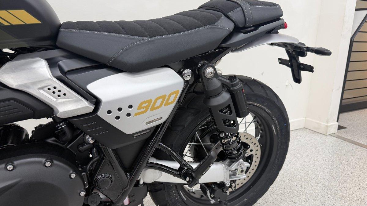 2026 TRIUMPH SCRAMBLER 900 ROAD