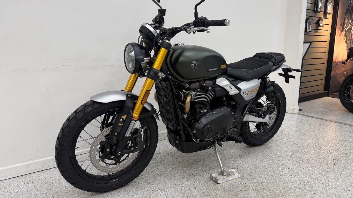 2026 TRIUMPH SCRAMBLER 900 ROAD