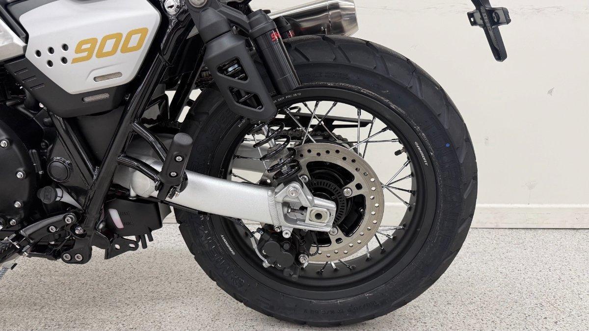 2026 TRIUMPH SCRAMBLER 900 ROAD