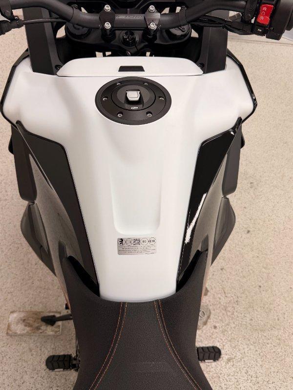 2026 KTM 1390 SUPER ADVENTURE S EVO DUAL SPORTS