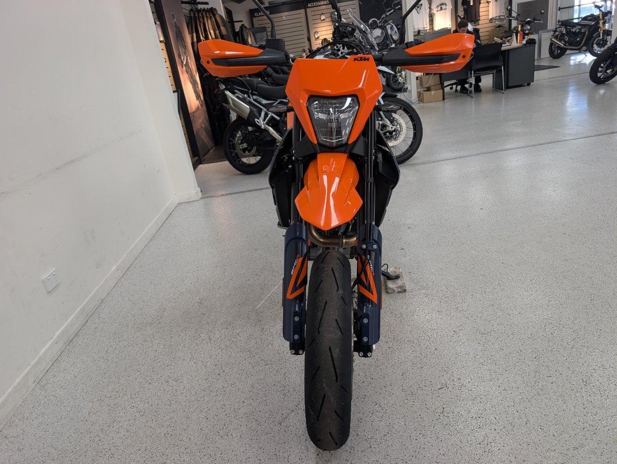 2026 KTM 690 SMC R SUPERMOTARD