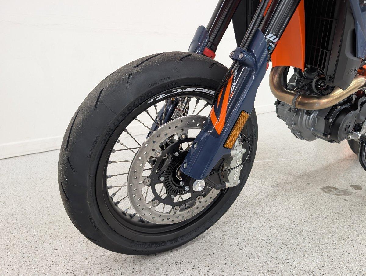 2026 KTM 690 SMC R SUPERMOTARD