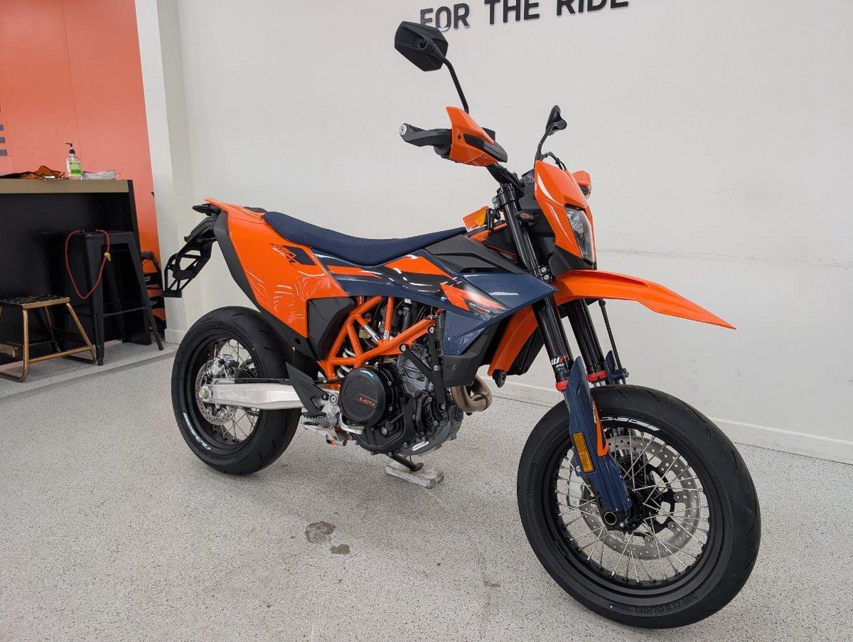 2026 KTM 690 SMC R SUPERMOTARD