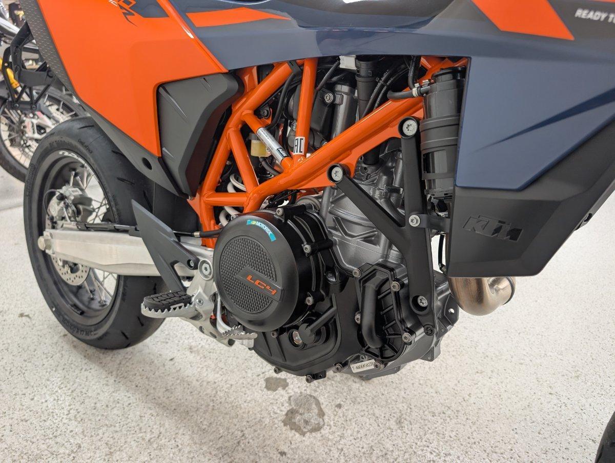 2026 KTM 690 SMC R SUPERMOTARD