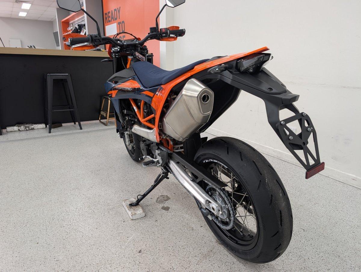2026 KTM 690 SMC R SUPERMOTARD
