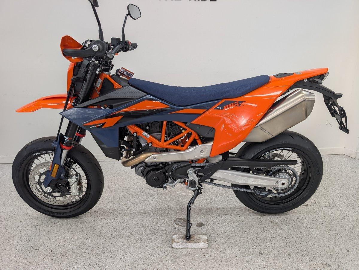 2026 KTM 690 SMC R SUPERMOTARD