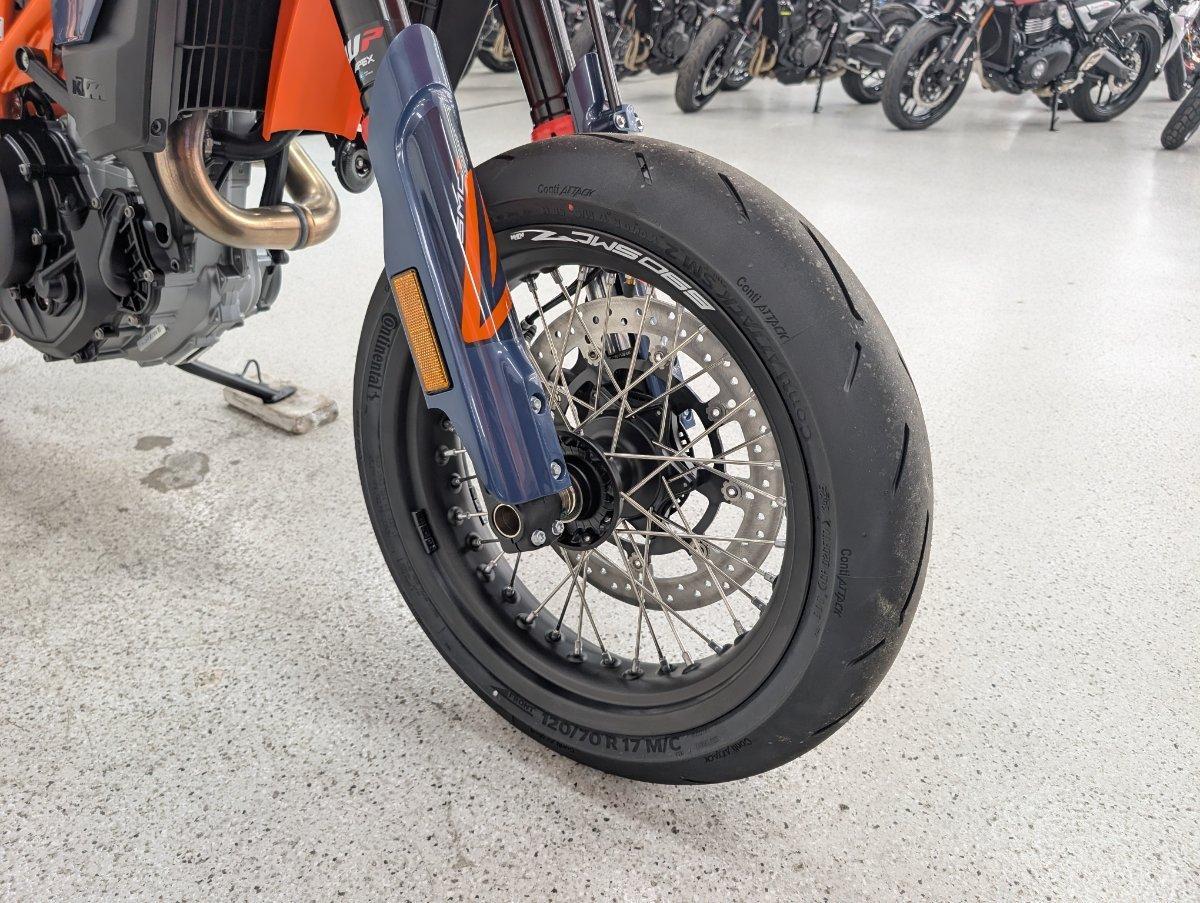 2026 KTM 690 SMC R SUPERMOTARD