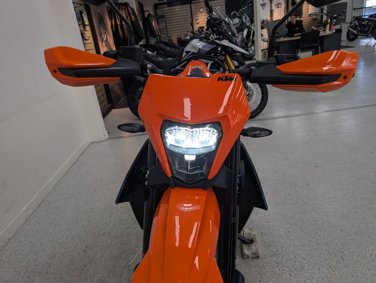2026 KTM 690 SMC R SUPERMOTARD