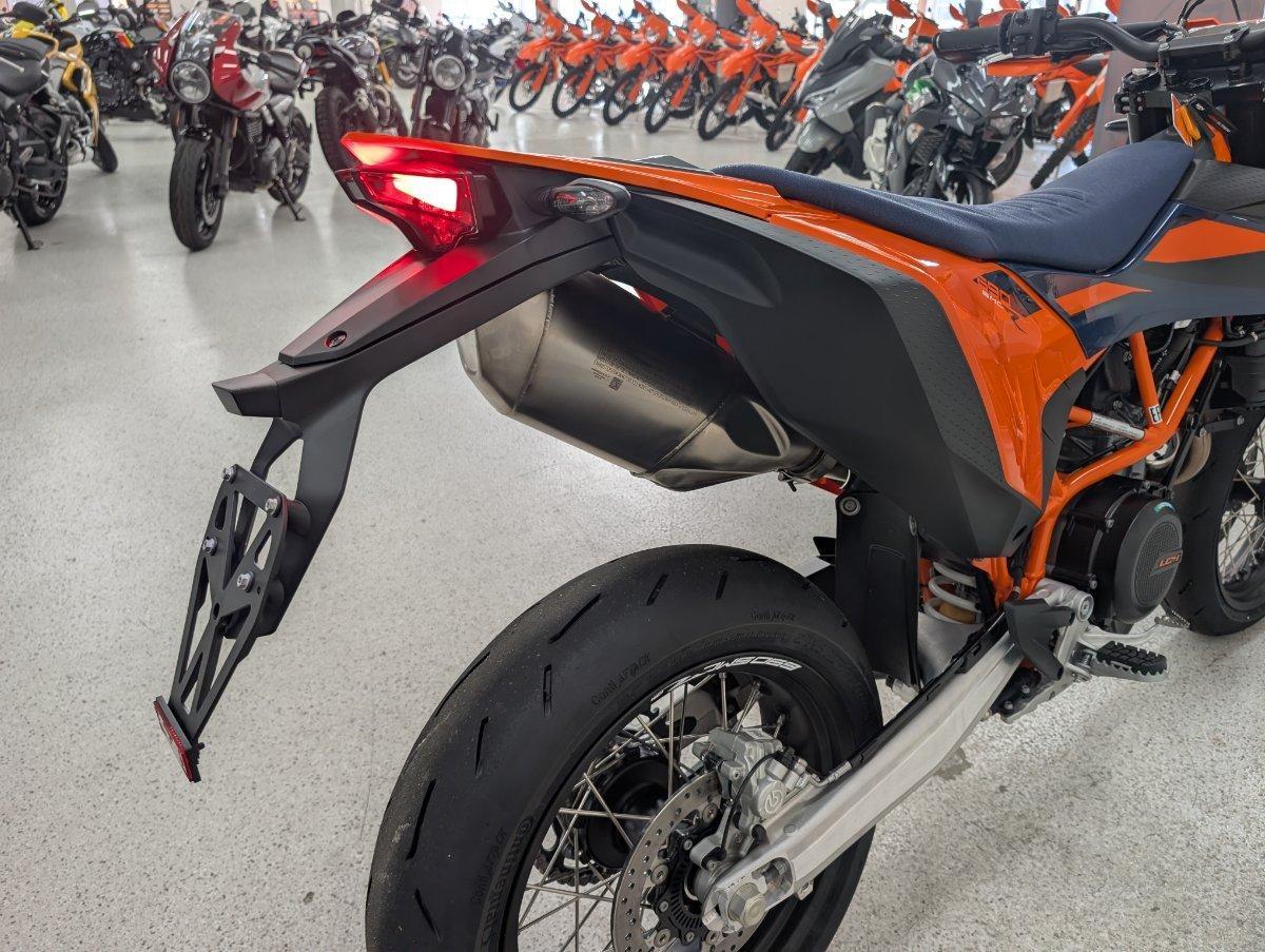 2026 KTM 690 SMC R SUPERMOTARD