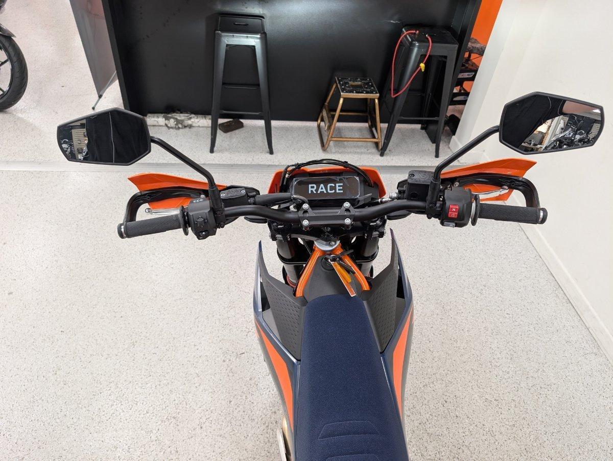 2026 KTM 690 SMC R SUPERMOTARD