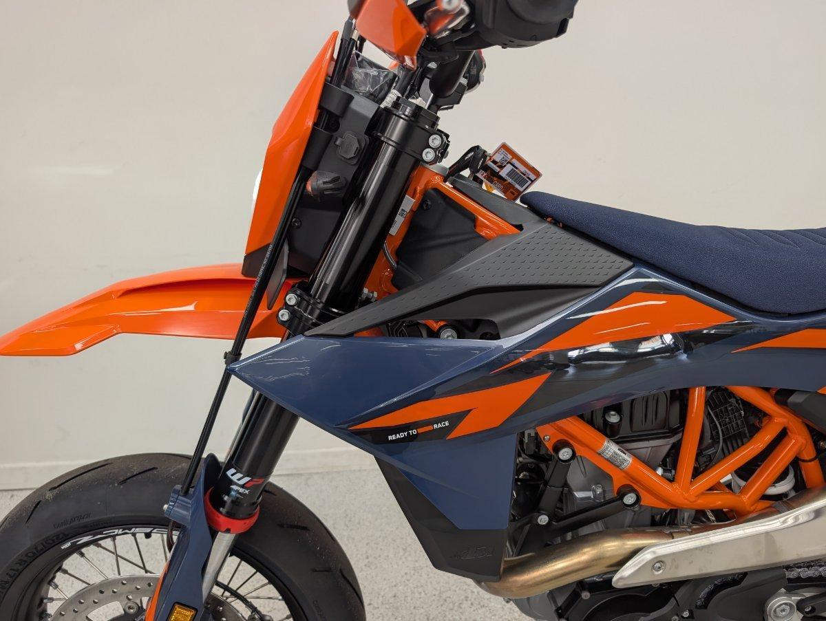 2026 KTM 690 SMC R SUPERMOTARD