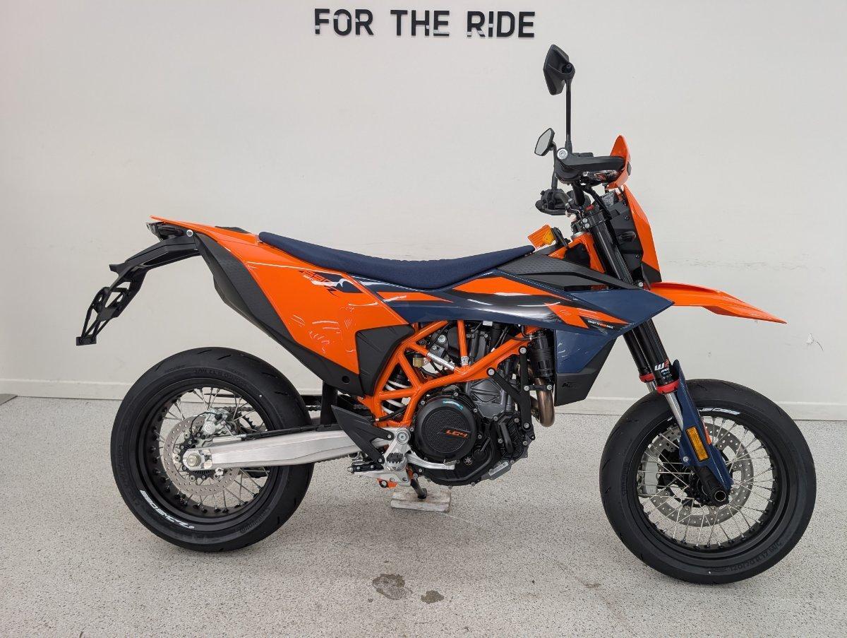 2026 KTM 690 SMC R SUPERMOTARD