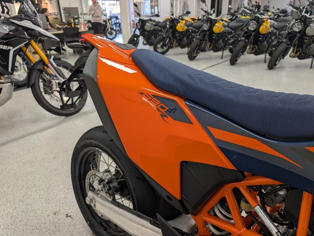 2026 KTM 690 SMC R SUPERMOTARD