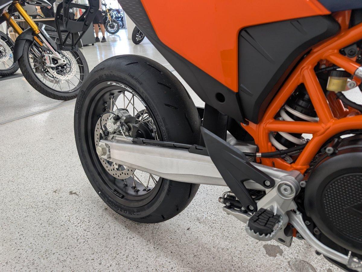2026 KTM 690 SMC R SUPERMOTARD