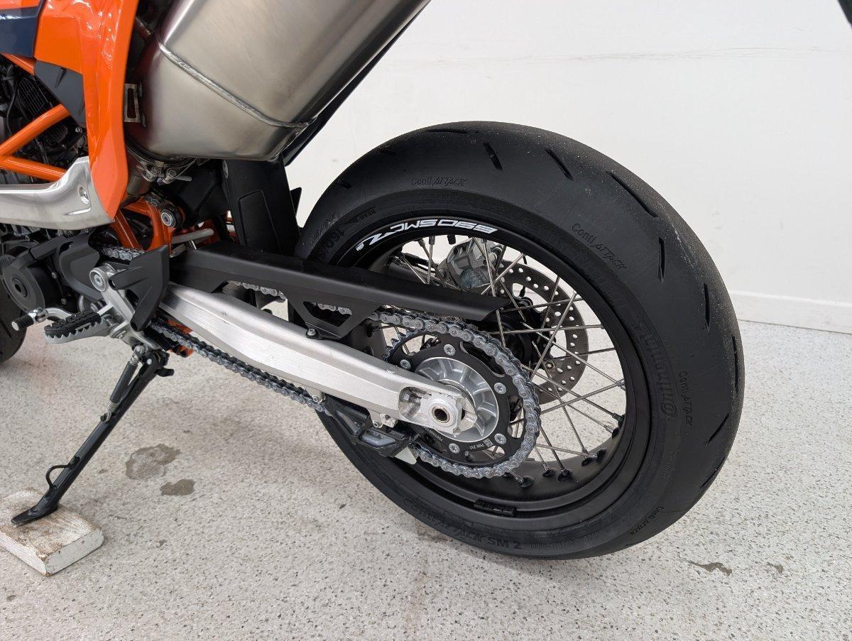 2026 KTM 690 SMC R SUPERMOTARD