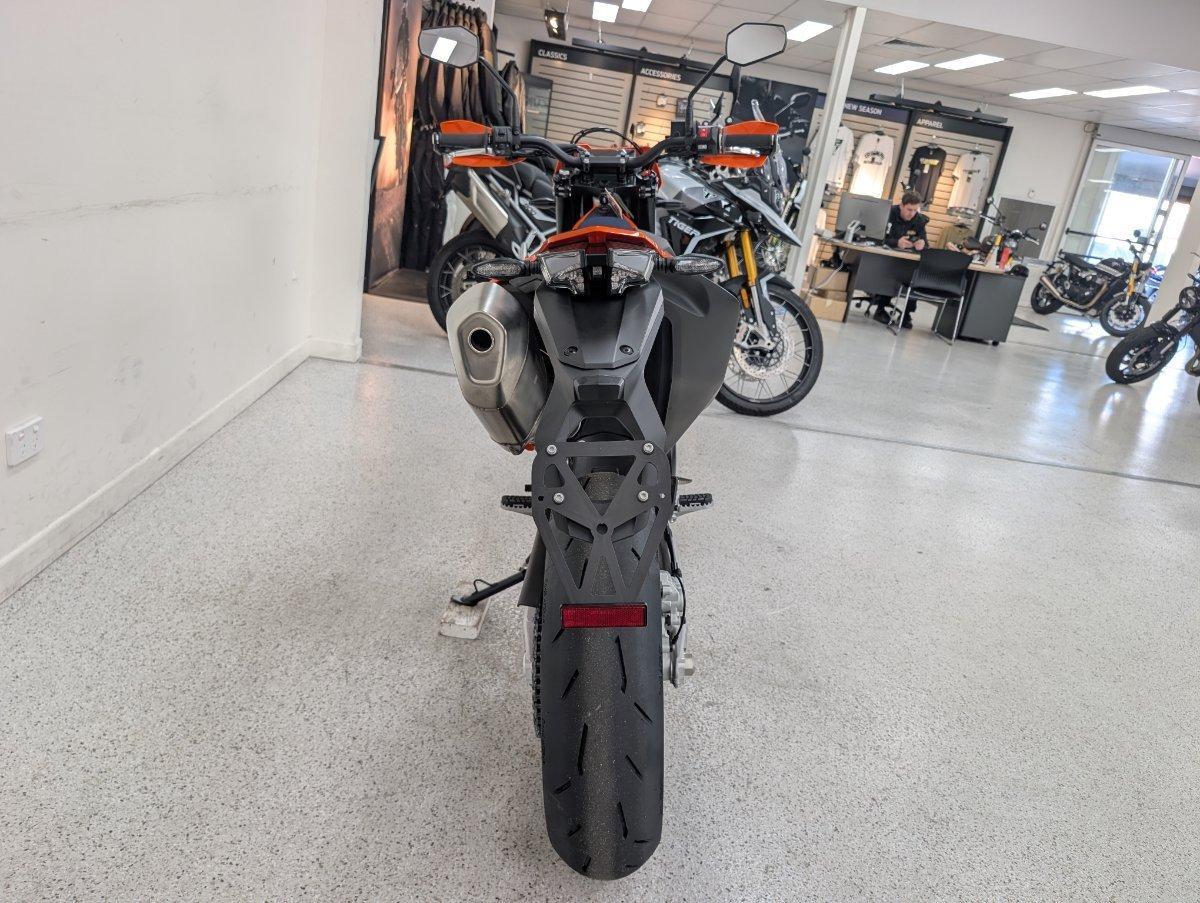 2026 KTM 690 SMC R SUPERMOTARD