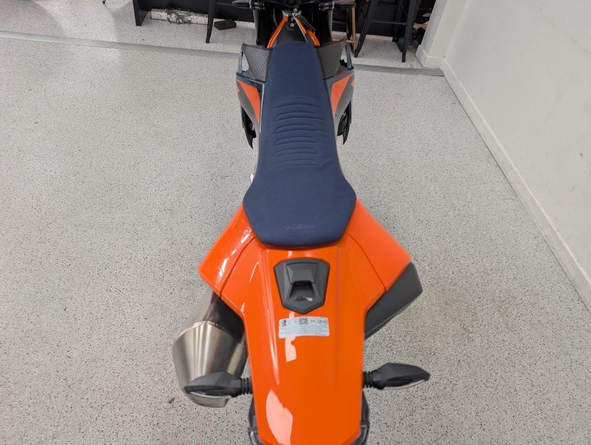 2026 KTM 690 SMC R SUPERMOTARD