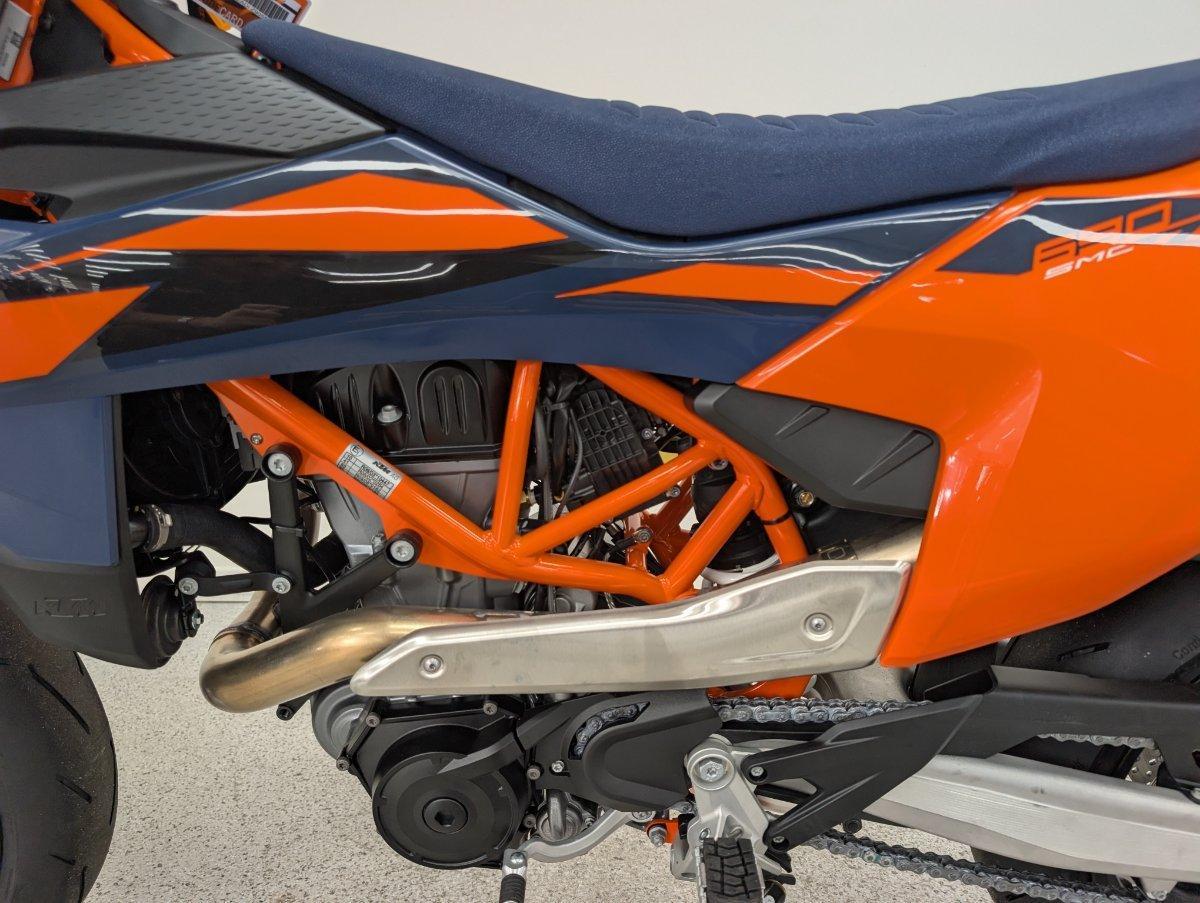 2026 KTM 690 SMC R SUPERMOTARD