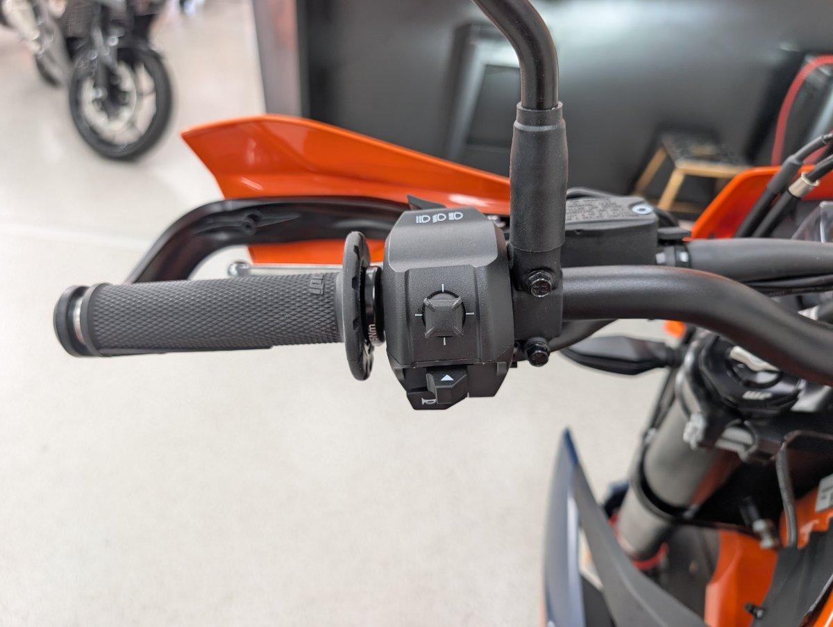 2026 KTM 690 SMC R SUPERMOTARD
