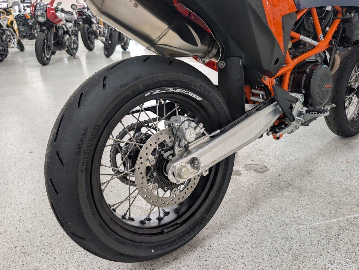 2026 KTM 690 SMC R SUPERMOTARD