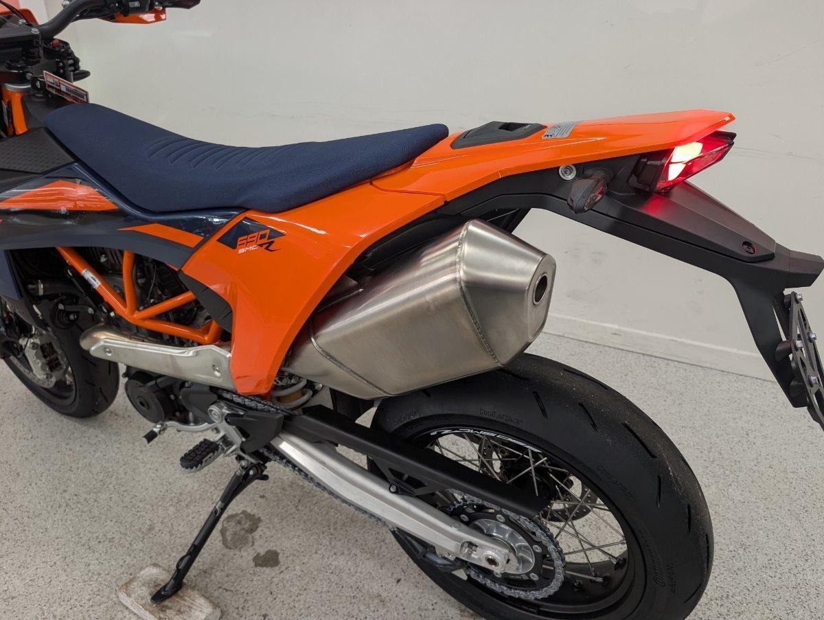 2026 KTM 690 SMC R SUPERMOTARD