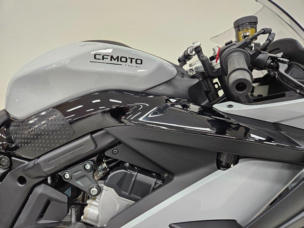 2025 CF MOTO 675 SR-R ABS SPORTS