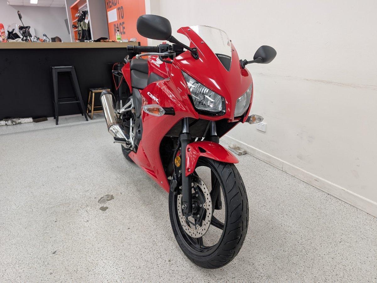 2015 HONDA CBR300R (ABS) ROAD