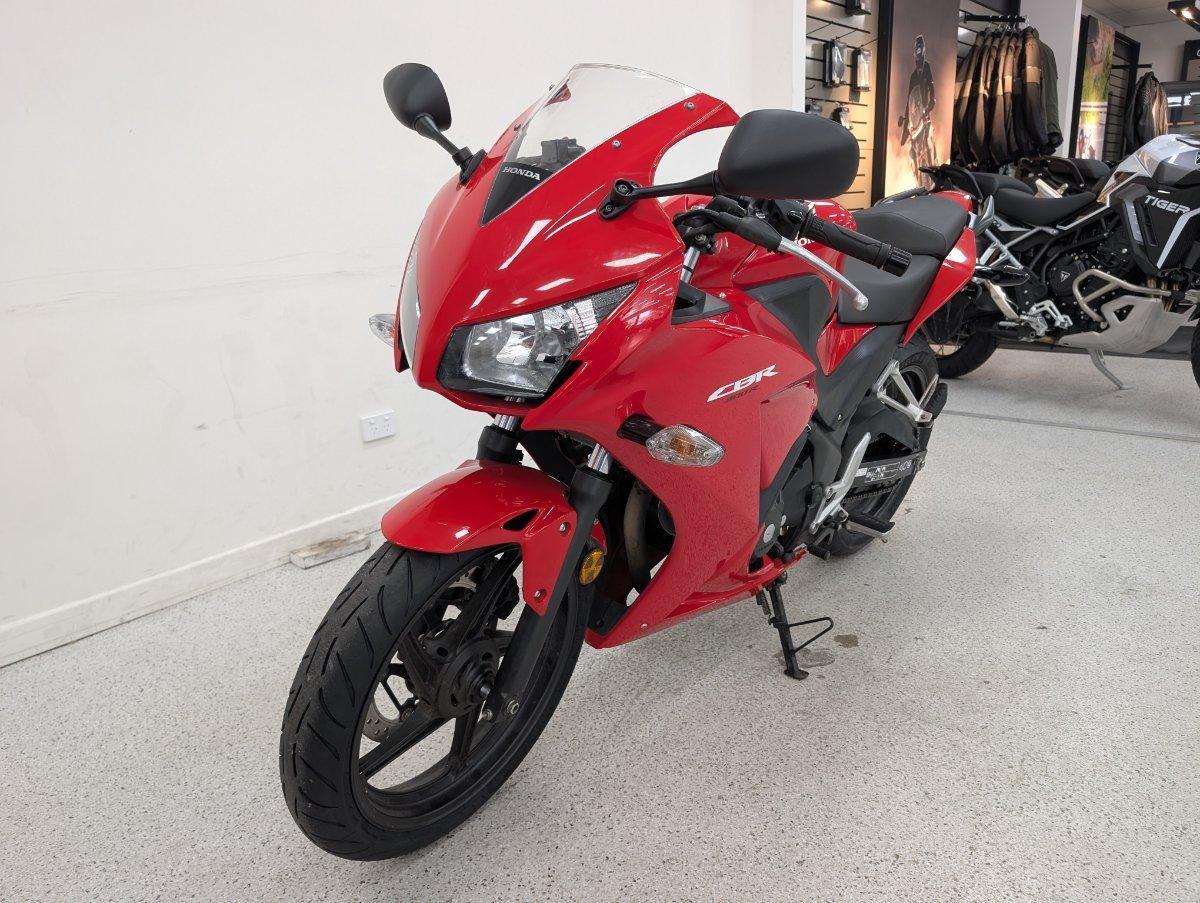 2015 HONDA CBR300R (ABS) ROAD