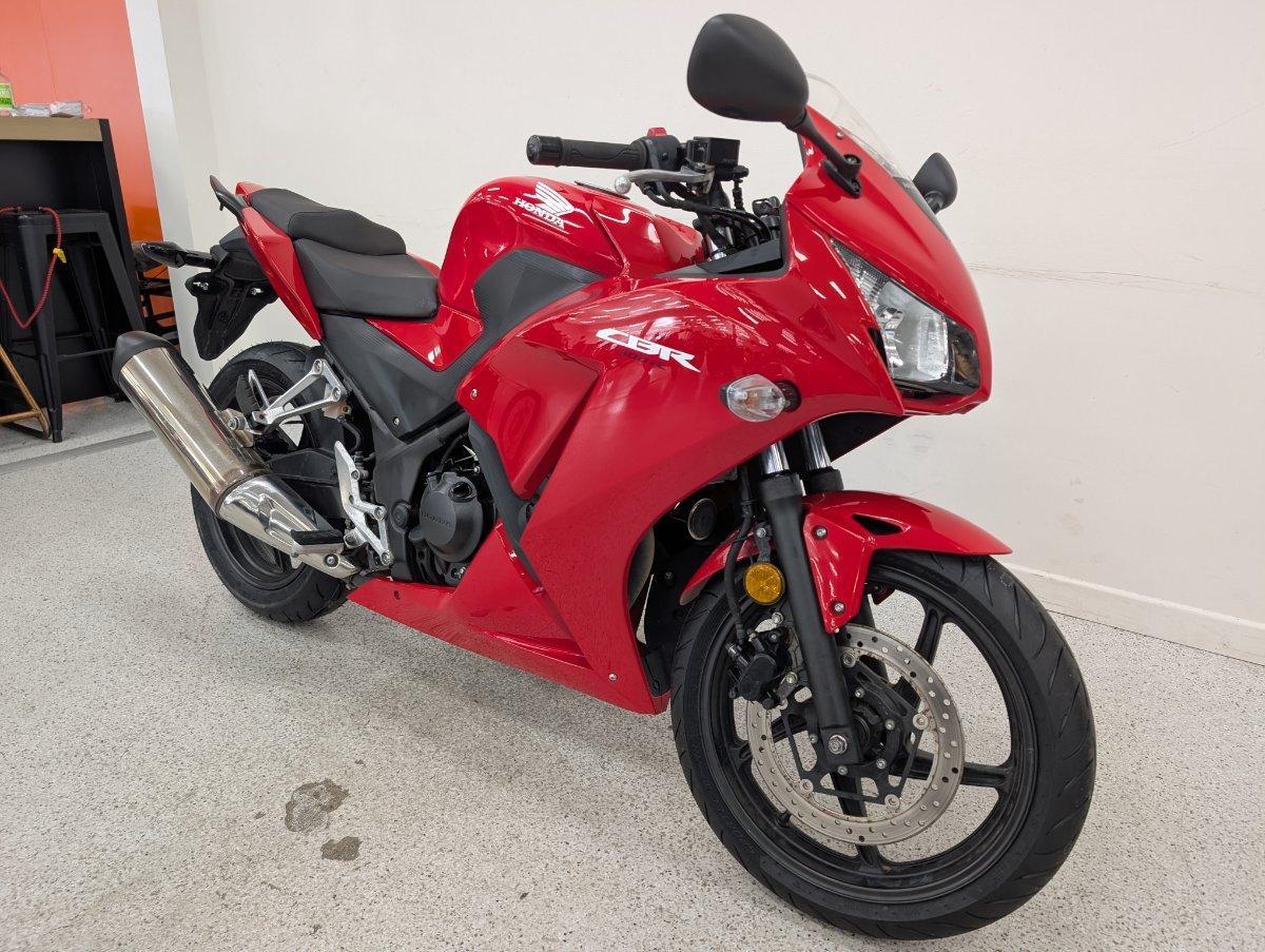 2015 HONDA CBR300R (ABS) ROAD