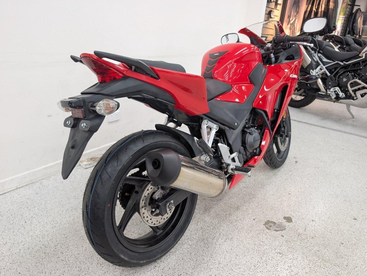 2015 HONDA CBR300R (ABS) ROAD