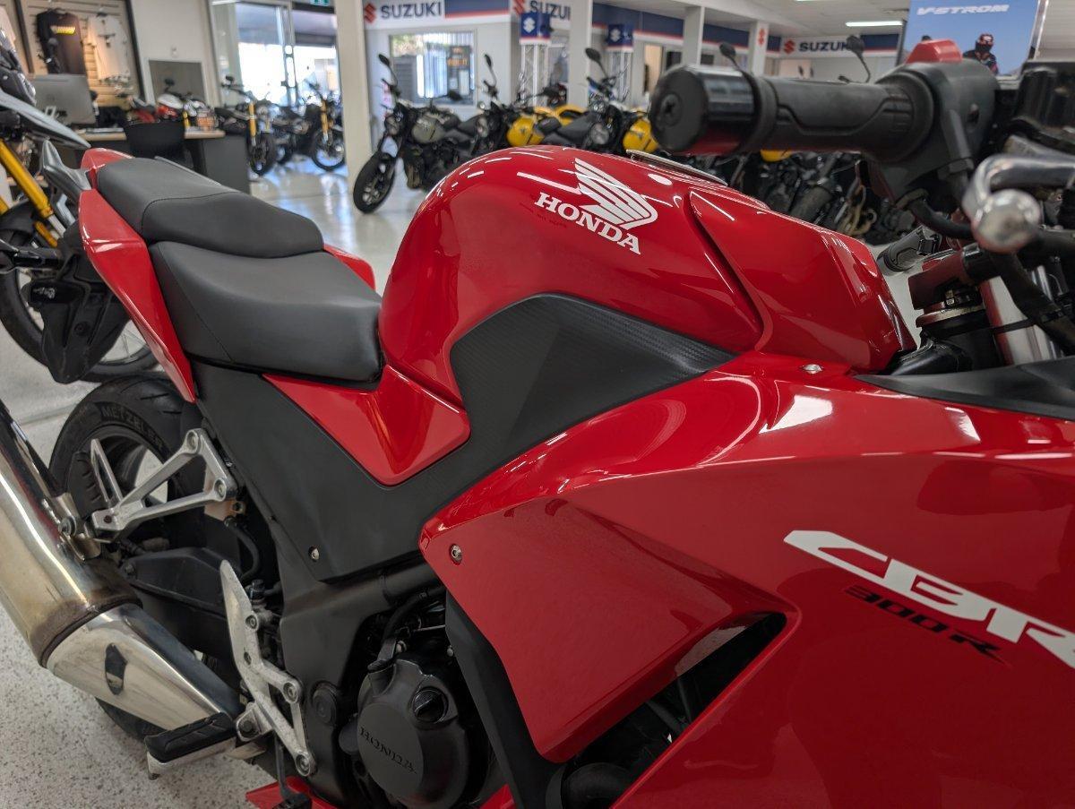 2015 HONDA CBR300R (ABS) ROAD