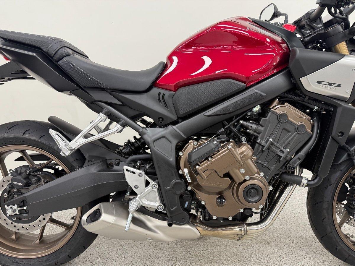 2026 HONDA CB650R E-CLUTCH SPORTS