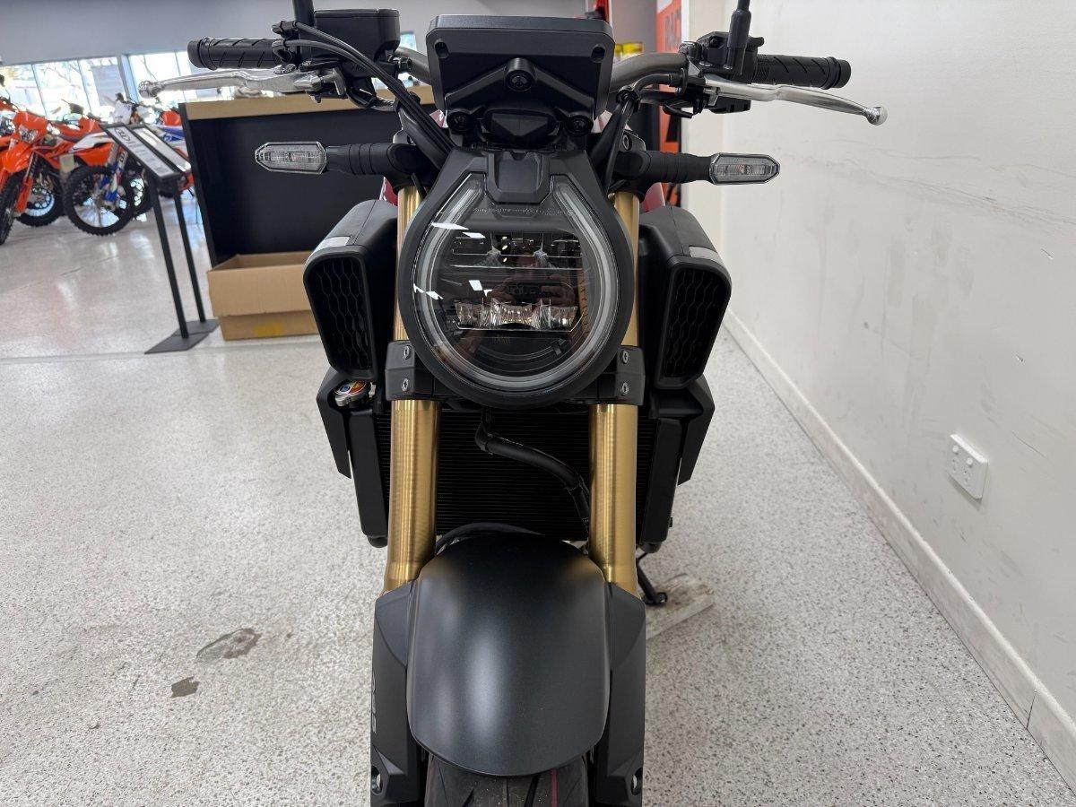 2026 HONDA CB650R E-CLUTCH SPORTS