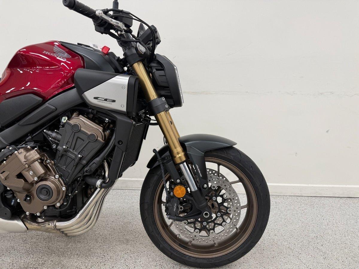 2026 HONDA CB650R E-CLUTCH SPORTS