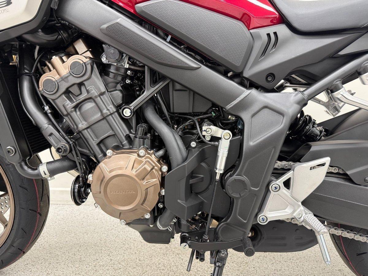 2026 HONDA CB650R E-CLUTCH SPORTS