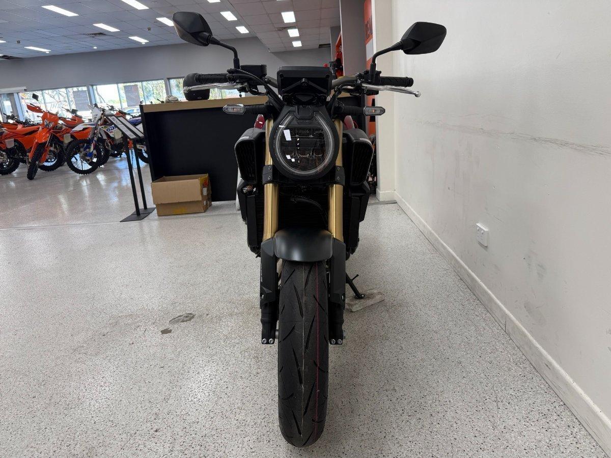 2026 HONDA CB650R E-CLUTCH SPORTS
