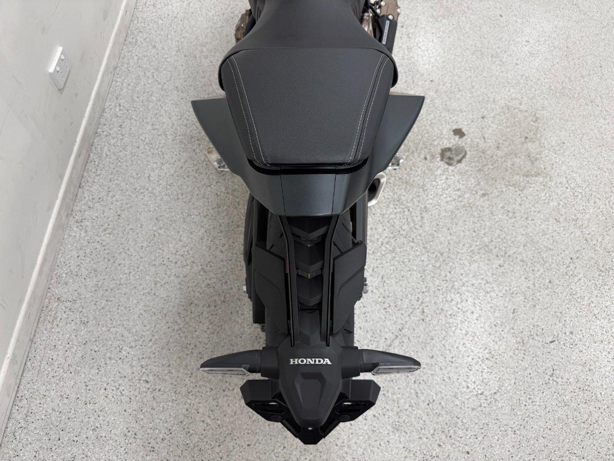 2026 HONDA CB650R E-CLUTCH SPORTS