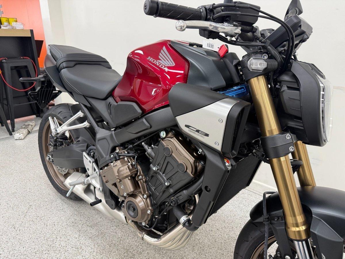 2026 HONDA CB650R E-CLUTCH SPORTS
