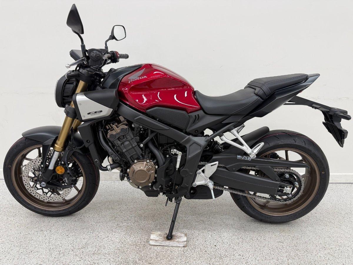 2026 HONDA CB650R E-CLUTCH SPORTS